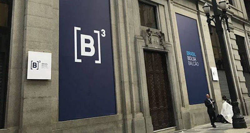 B3 abre em alta e dólar mantém cotação acima de R$ 5