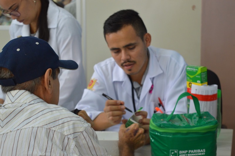 Representantes de portadores de doenças crônicas vão receber medicamentos na Cema