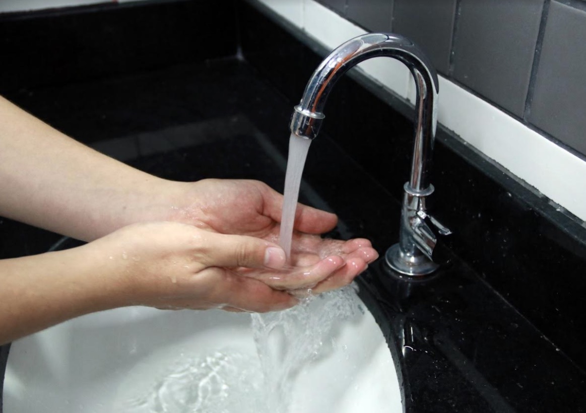 No Amazonas, água e luz não devem ser cortadas durante pandemia de coronavírus