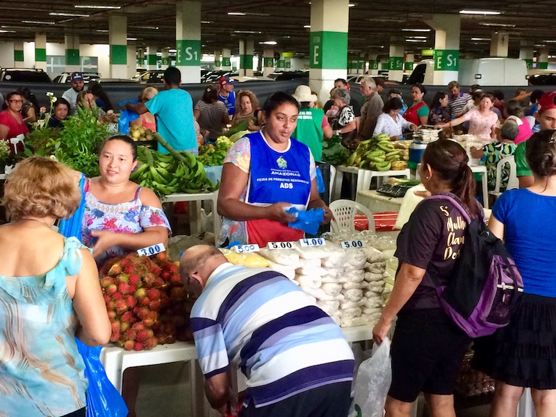Autônomos de feiras, mercados e terminais têm atendimento alterado em Manaus
