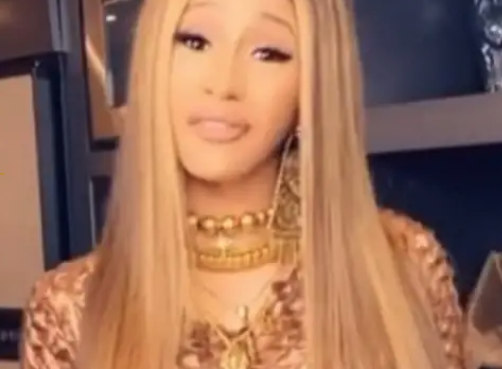 Remix do coronavírus de Cardi B sobe para o topo das paradas musicais 