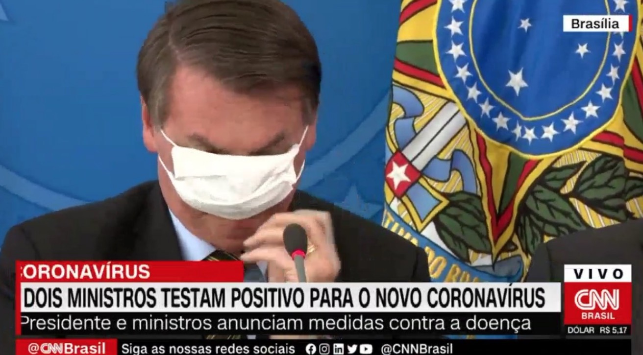 Bolsonaro e ministros são criticados por mau exemplo no uso de máscara contra coronavírus 