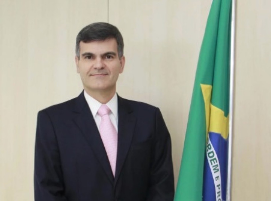 Presidente da Apex é o 18º infectado em comitiva de Bolsonaro