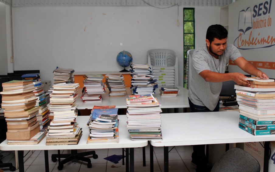 Instituições fazem doações para a 6ª Feira de Livros em Manaus