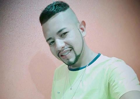 Mãe procura filho que foi espancado e sequestrado na rua de casa em Manaus