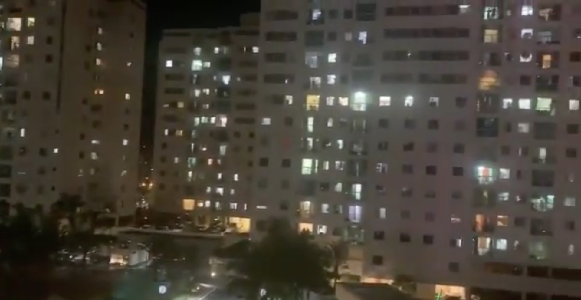 Com aplausos, brasileiros prestam homenagens a profissionais de saúde