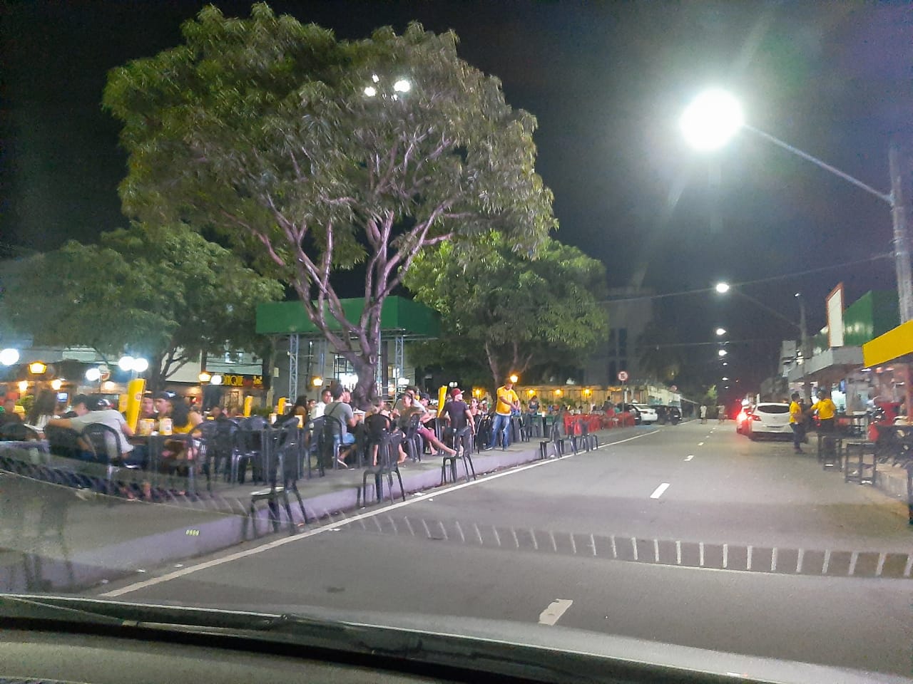 Bares em Manaus permanecem cheios mesmo com orientações da OMS