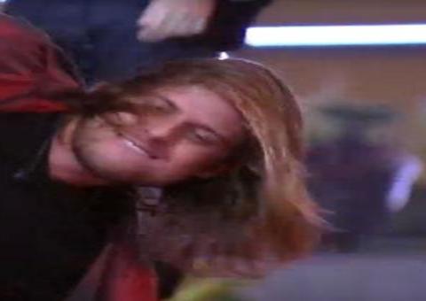 BBB20: Daniel se empolga em festa e vira piada na web: 'Coronavírus tentando me pegar'