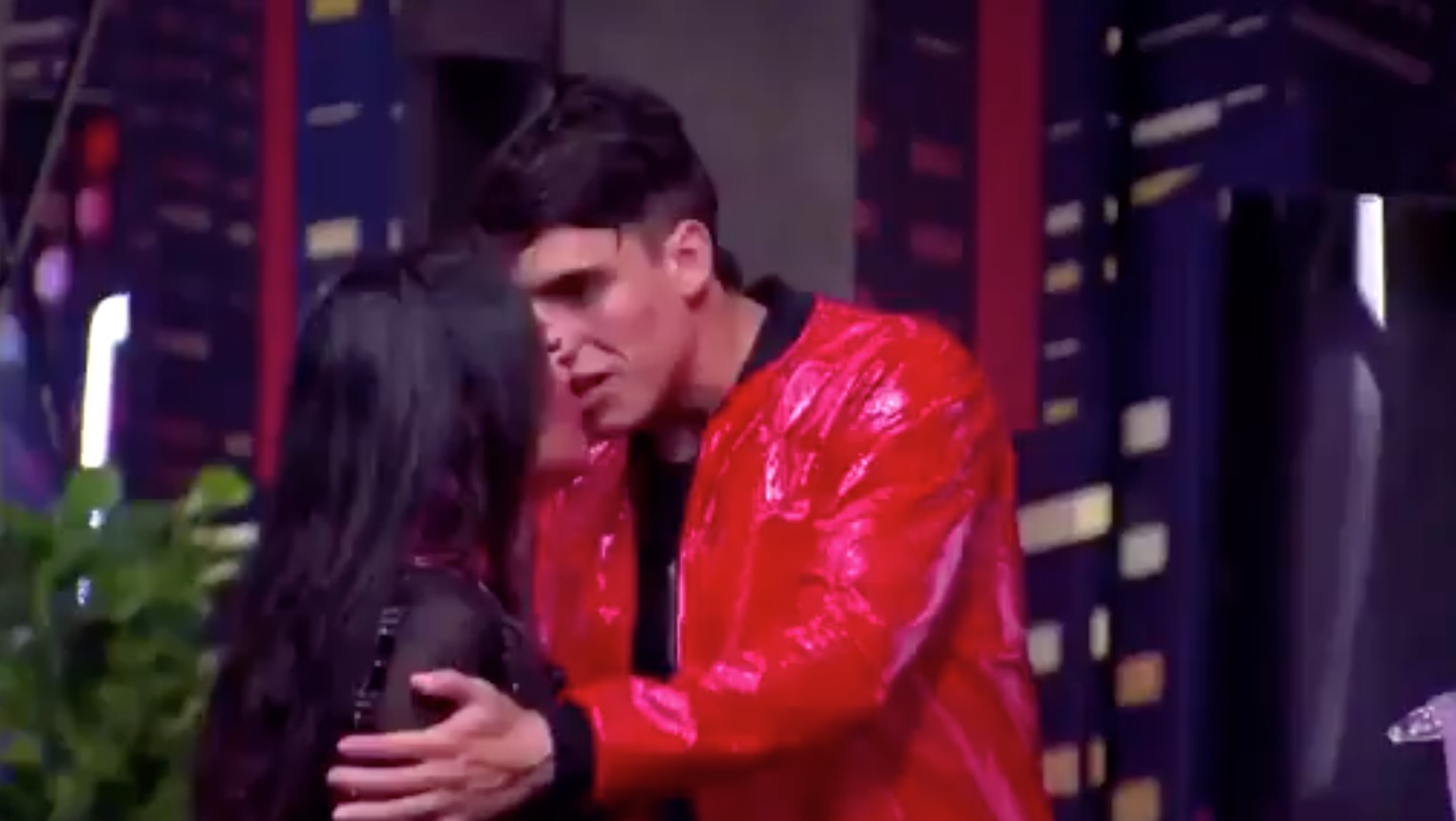 Prior dispara para Flay: 'eu gosto que enfiem os 3 dedos no meu c*'