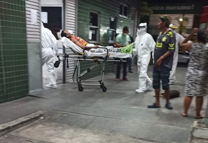 Em Manaus, agentes do Samu usam trajes especiais em atendimento e levantam suspeitas de covid-19