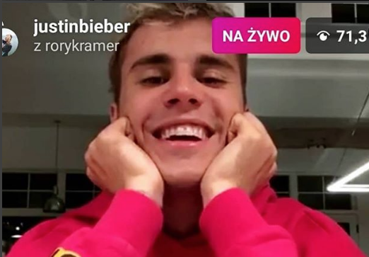 Fã aparece nua em momento íntimo durante live de Justin Bieber