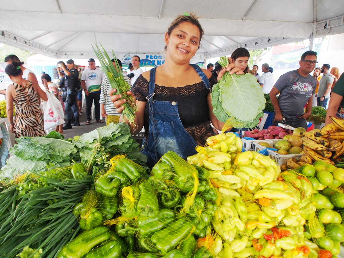 Feirantes de Manaus oferecem serviços de pronta-entrega e delivery 
