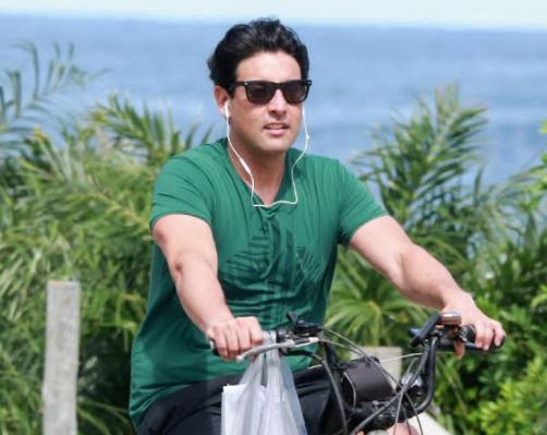 Bruno De Luca é flagrado passeando de bicicleta em meio a pandemia 