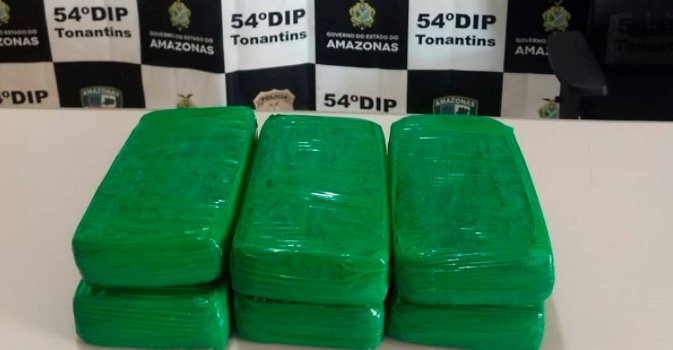 Casal é preso com 6kg de maconha em embarcação no Amazonas 