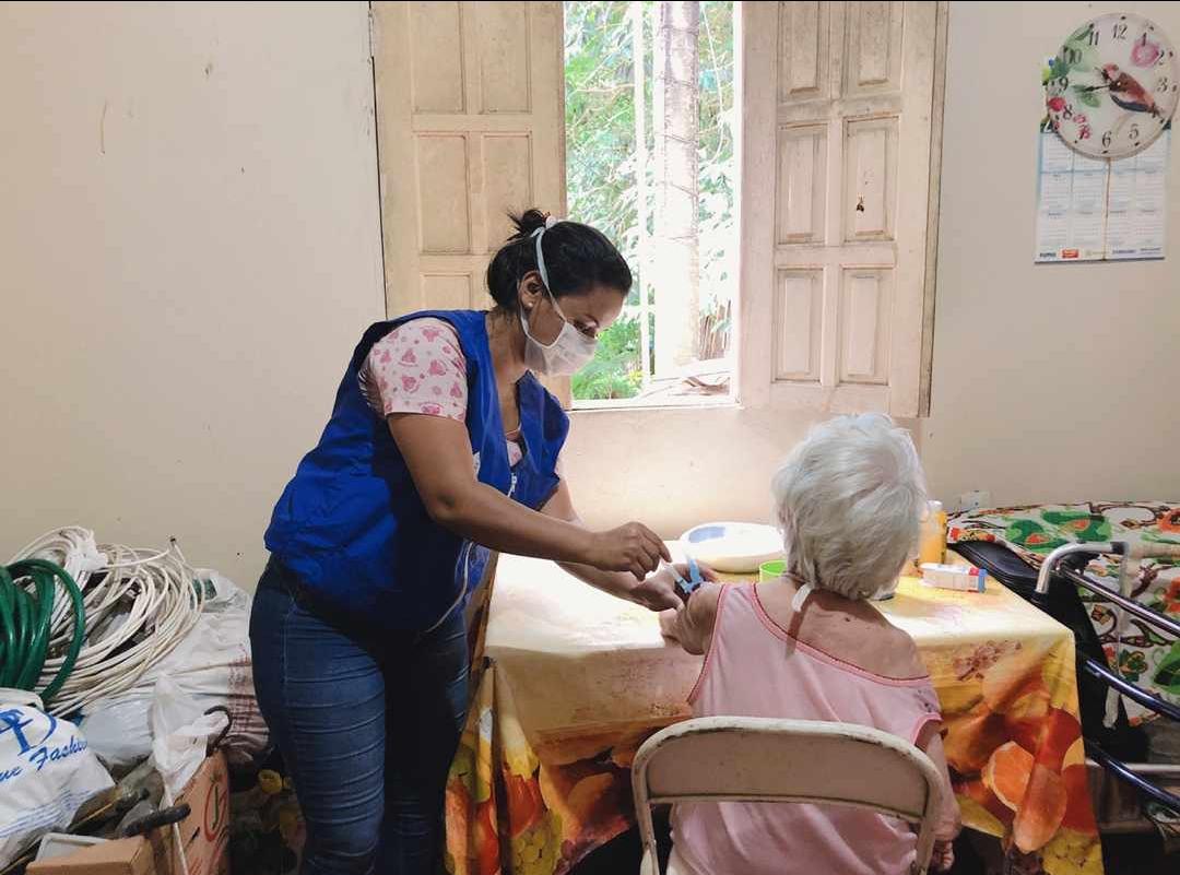 Vacinação de casa em casa contra gripe já imunizou mais de 14 mil em Manaus