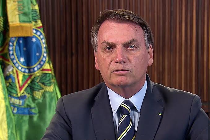 Bolsonaro diz que zerou imposto de remédios usados contra coronavírus