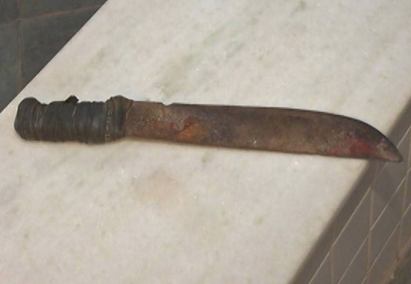 'Endiabrado', jovem invade ônibus com terçado na mão e assalta passageiros em Manaus