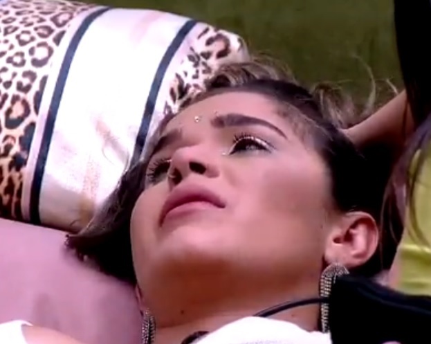 BBB20: Chorando muito, Gizelly desabafa e preocupa internautas