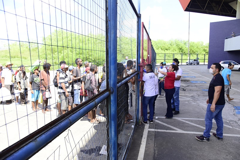 Moradores de rua de Manaus são atendidos na Arena Amadeu Teixeira