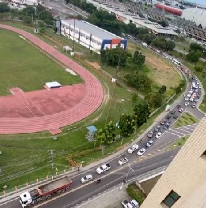 Empresários de Manaus fazem manifestação pedindo reabertura do comércio