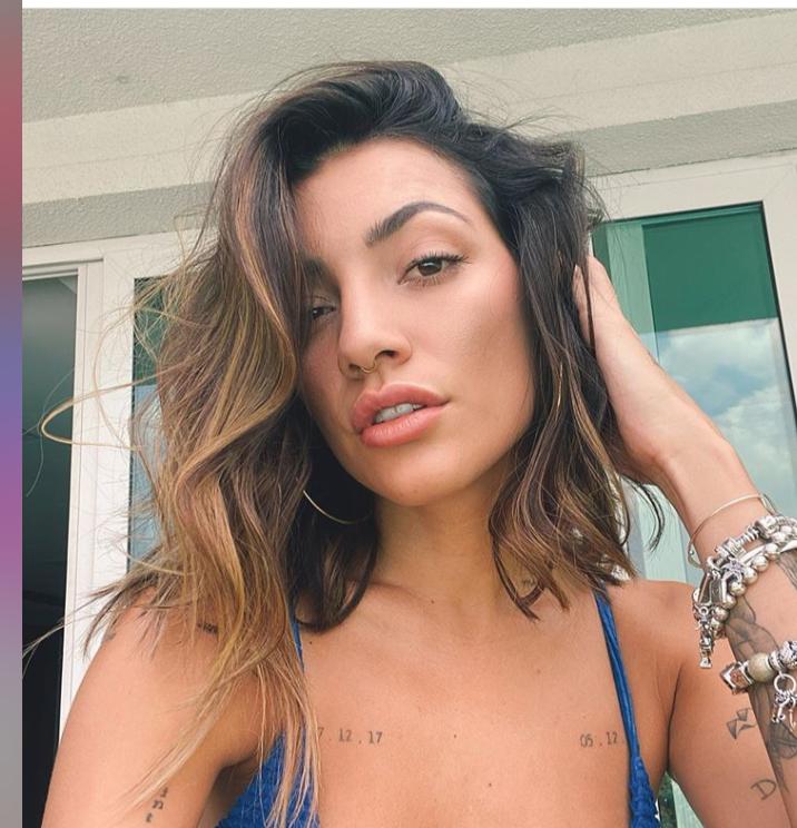 Com biquíni de oncinha, Gabi Prado chama atenção de fãs em clique na piscina