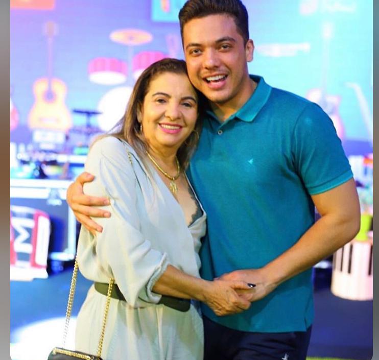 Mãe de Wesley Safadão é acusada de atrasar salários de funcionários, diz colunista