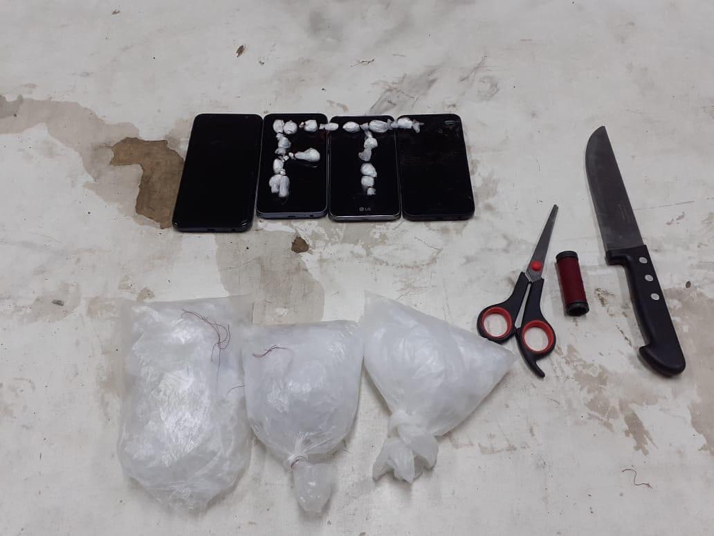 Suspeitos correm da polícia e são achados em esconderijo com drogas no Amazonas