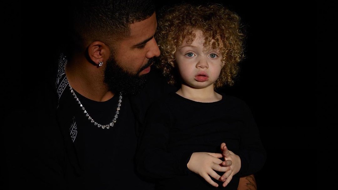 Drake publica foto do filho de 2 anos pela primeira vez