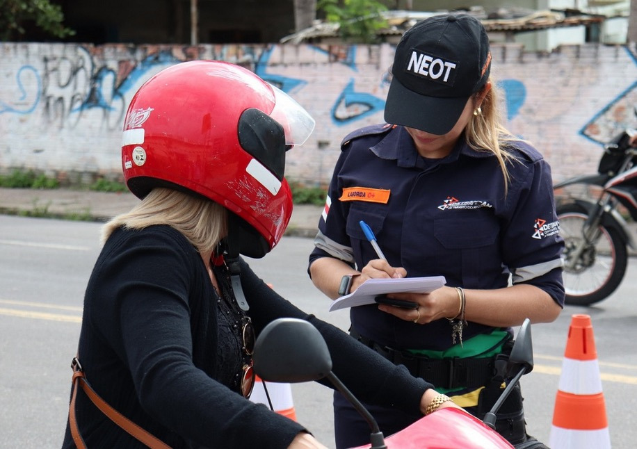 Detran multa 608 motoristas no mês de março em Manaus  