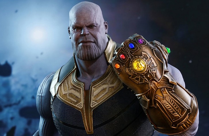 Nude bizarro do Thanos com bronze de fita viraliza nas redes sociais; entenda 