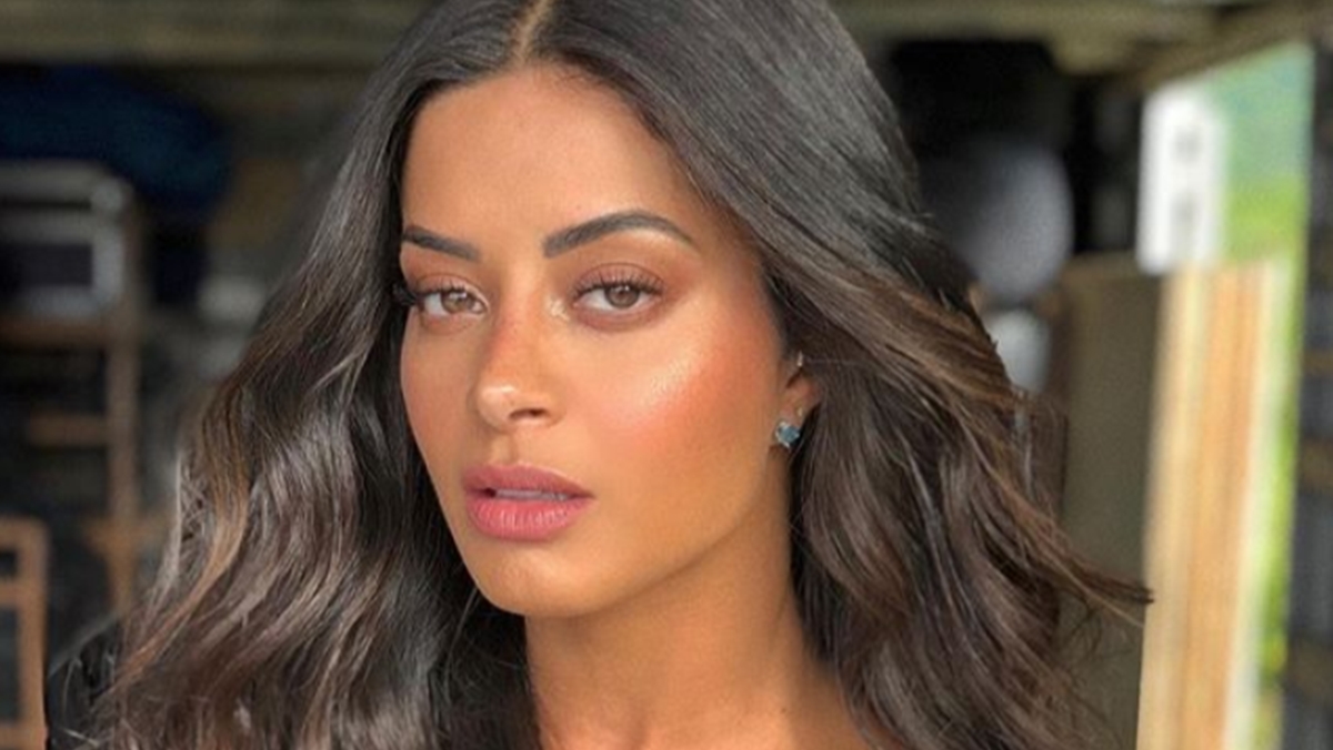 Aline Riscado arranca suspiros ao publicar vídeo em aula de dança do ventre