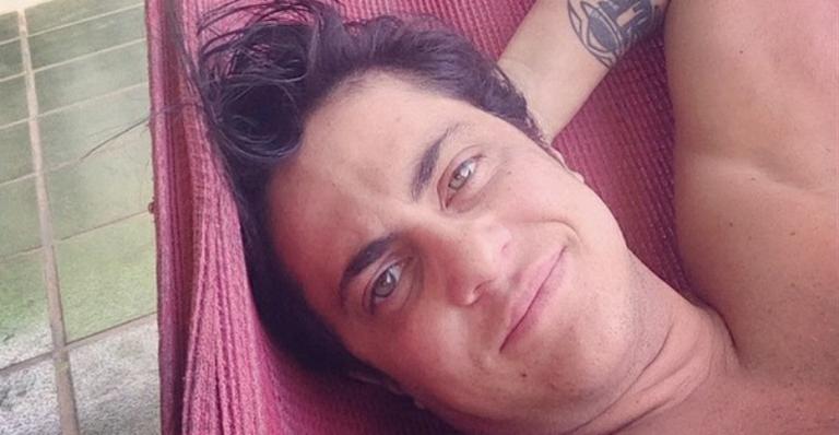 Thammy Miranda rebola de sainha em dança sensual por saída de Prior do BBB20