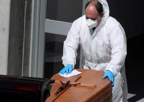 Na Europa, mortes já passam de 30 mil; EUA têm mais de 4 mil vítimas