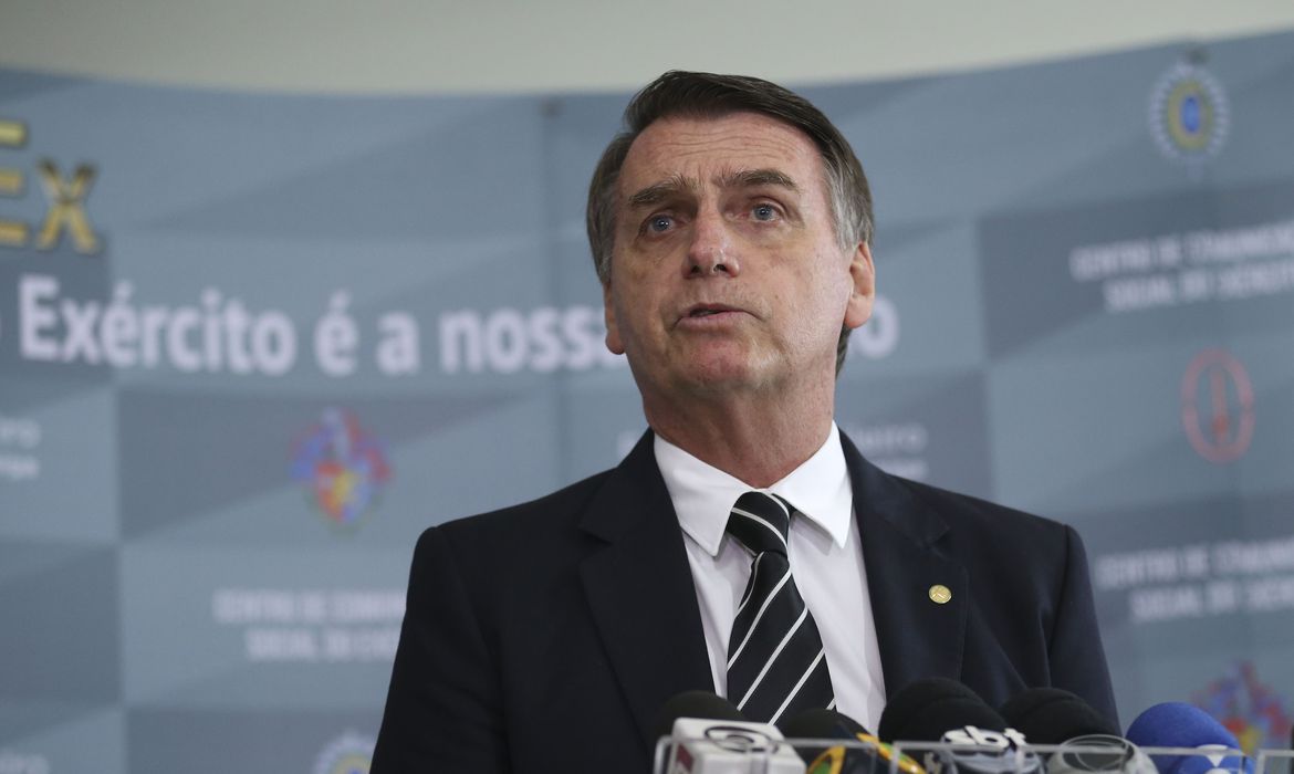 Bolsonaro volta a criticar governadores por isolamento social com postagem de vídeo