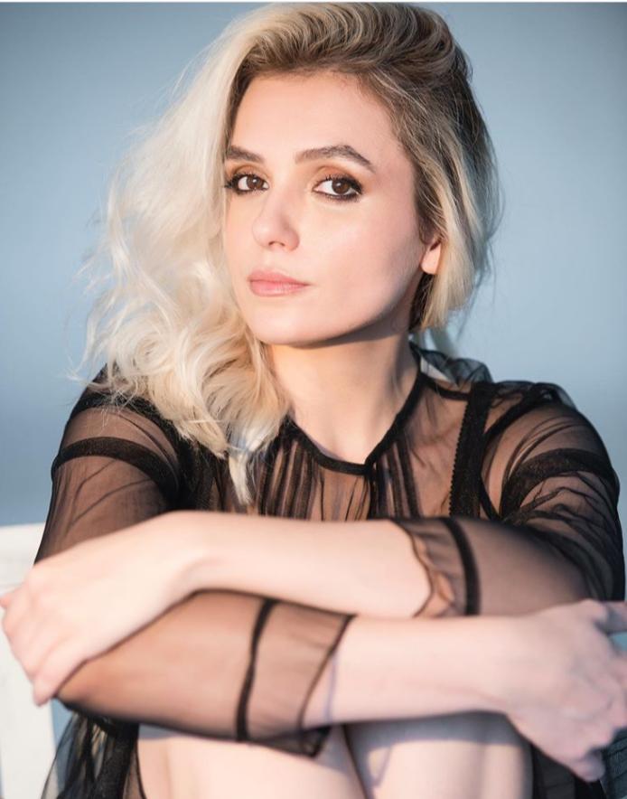 Sem fumar há 2 anos, Mônica Iozzi comemora na web e incentiva seguidores