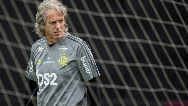 Em isolamento, Jorge Jesus usa redes sociais para falar sobre saudade da nação rubro-negra
