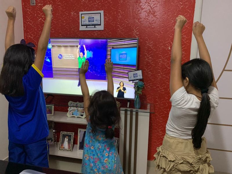 ‘Aulas em Casa’ pela TV tem avaliação positiva em Manaus