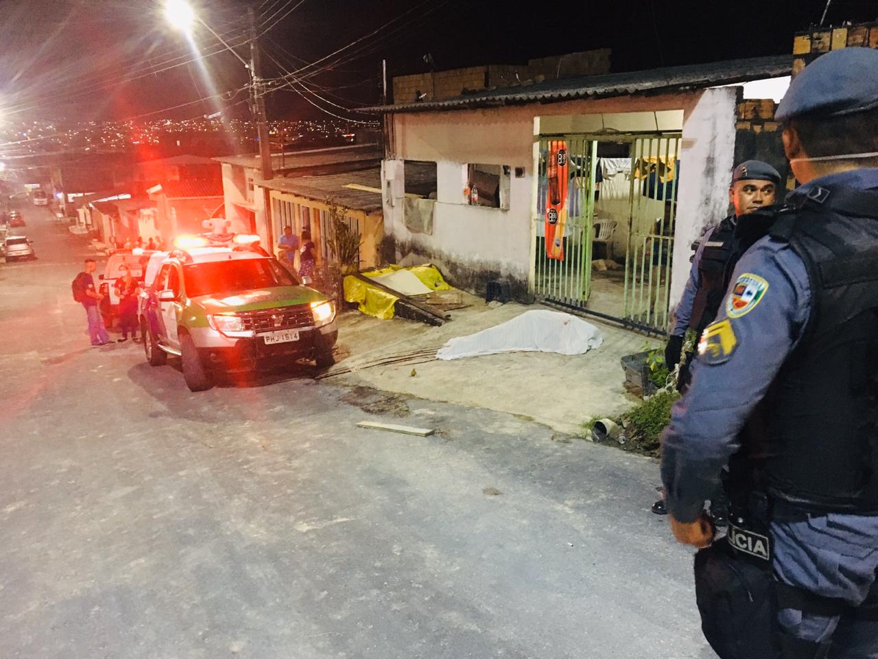 Em Manaus, homem é morto a tiros enquanto jogava baralho; Suspeitos fugiram