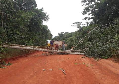 Sem esperar governo, indígenas fecham estradas e expulsam garimpeiros contra coronavírus
