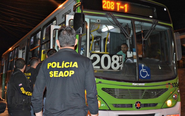 Homem é condenado por furto de celular em ônibus e tentar subornar PMs em Manaus
