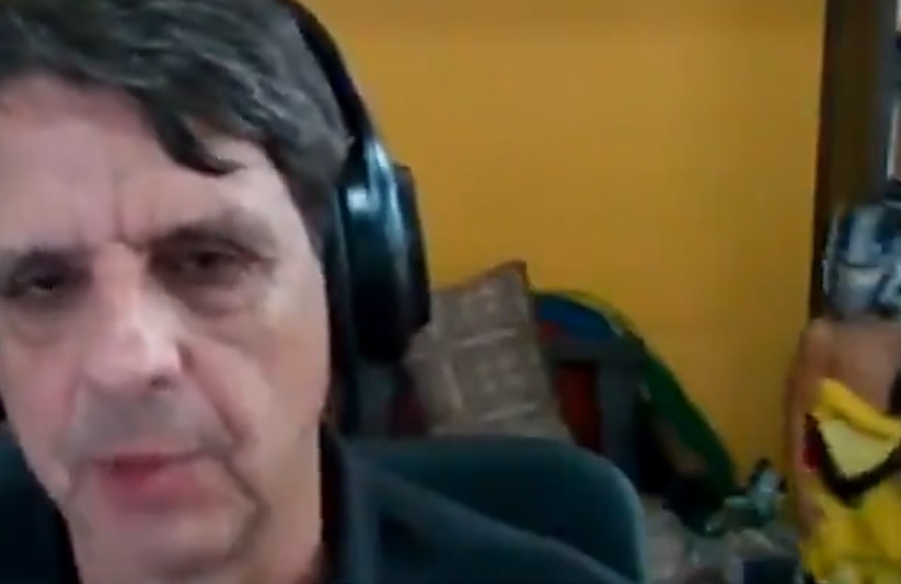 Ao vivo, menino invade entrevista do pai na CNN e surge de Pikachu 