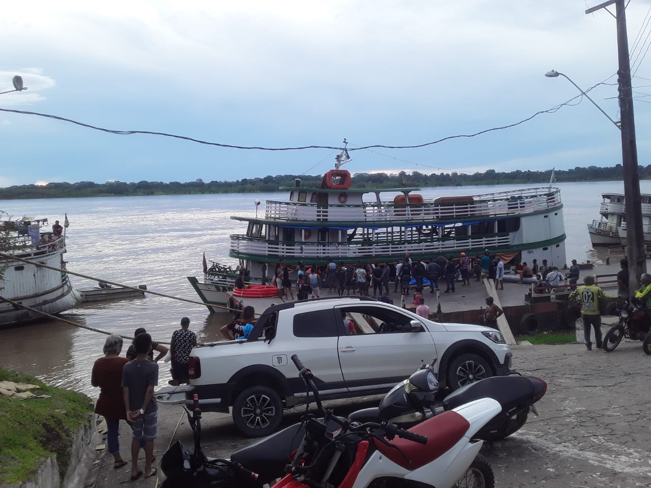 Dono e comandante de embarcação são presos por descumprir quarentena no Amazonas