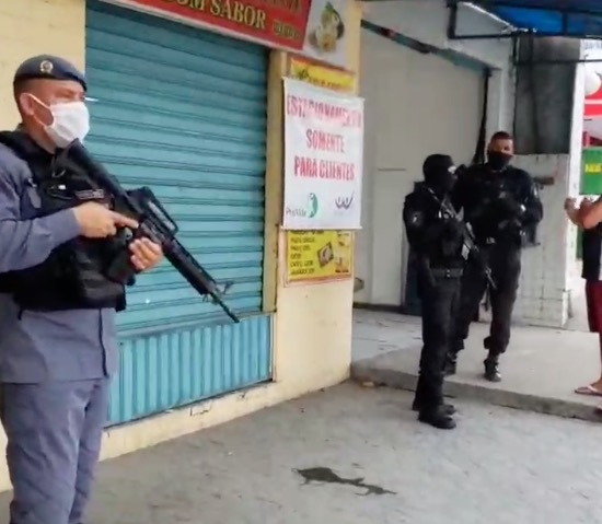 Polícia cai em peso e fecha comércios nas Zonas Oeste e Leste de Manaus