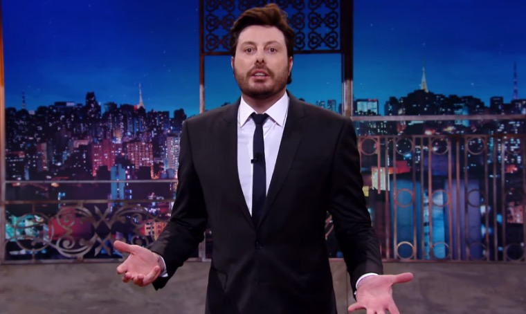 Danilo Gentili terá que pagar R$ 80 mil a doadora de leite que teve seio exposto na TV