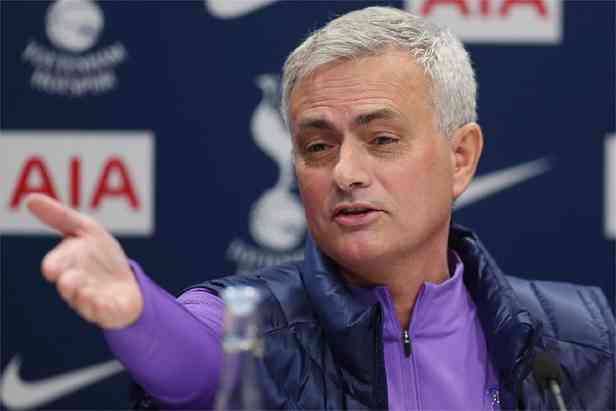Mourinho se desculpa após bronca do Tottenham por descumprir quarentena