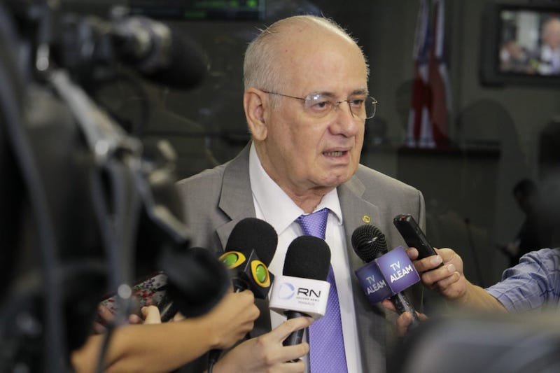 No Amazonas, deputado critica exoneração de secretário de Saúde