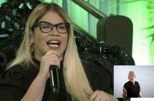 Intérpretes em libras agitam internautas e são 'aclamados' durante live de Marília Mendonça