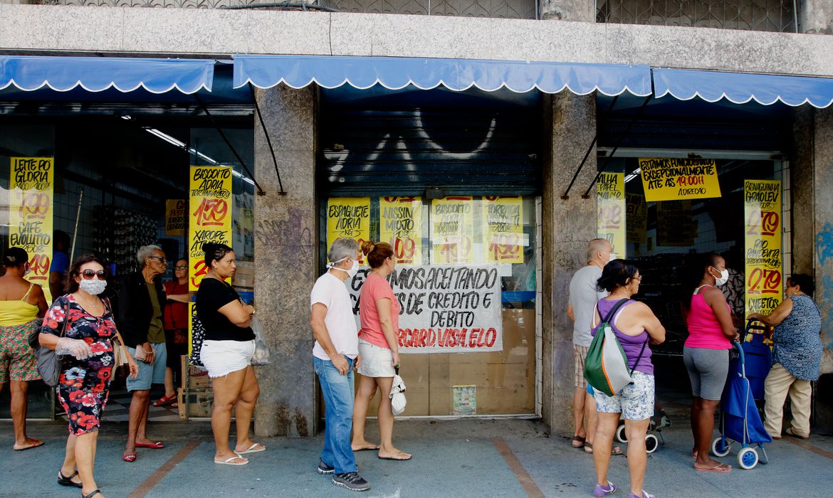 Estudo alerta: distância de 1,5 metro é pequena para conter contágio