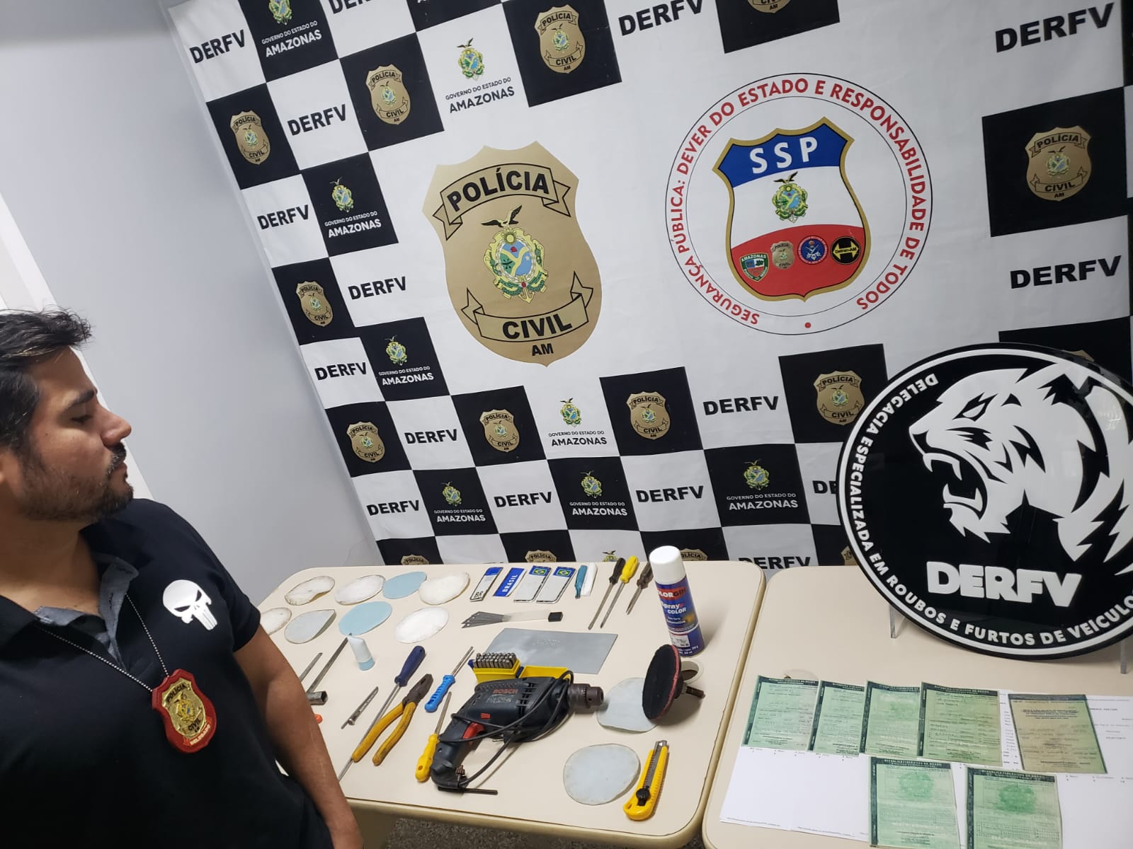 Dupla suspeita de integrar grupo especialista em roubar e clonar veículos é presa em Manaus