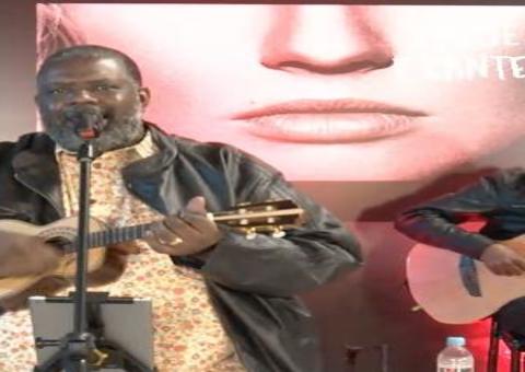 Live beneficente de Péricles anima fãs em quarentena